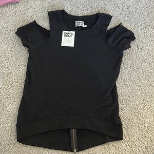 Pam & Gela Cold Shoulder Short Sleeved Sweatshirt. Size Medium. New with Tags